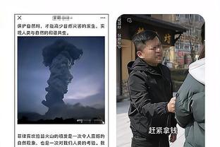 埃芬博格游玩北京，在故宫拍照打卡留念？